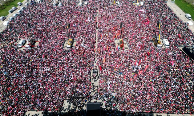 Massenprotest in İstanbul. Von: Ümit Bektaş